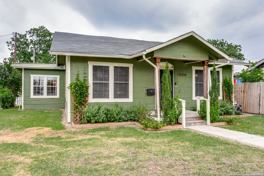 Photo of 1004 EDISON DR, San Antonio, TX 78201 (MLS # 2006945)