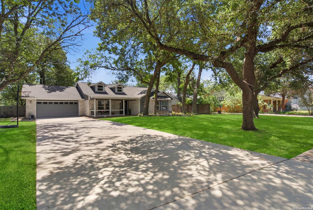 Photo of 109 CIBOLO CROSSING DR, Boerne, TX 78006 (MLS # 1995858)