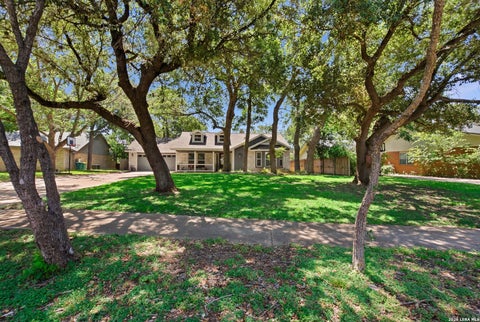 Photo of 109 CIBOLO CROSSING DR, Boerne, TX 78006 (MLS # 1995858)