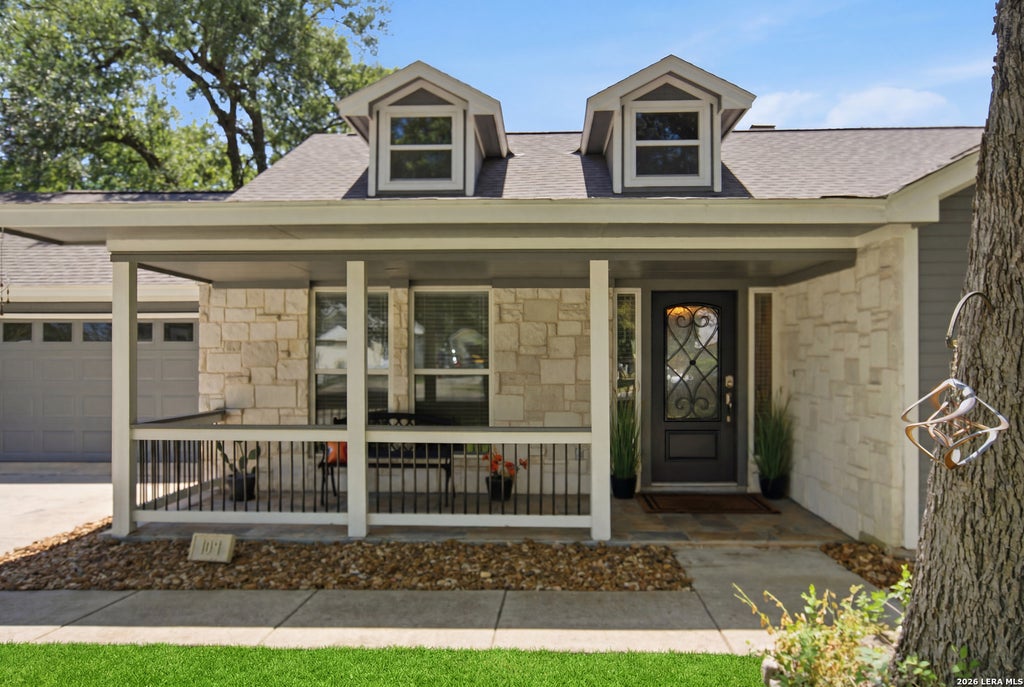 Photo of 109 CIBOLO CROSSING DR, Boerne, TX 78006 (MLS # 1995858)