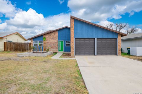 113 Friendswood Path Universal City TX 78148