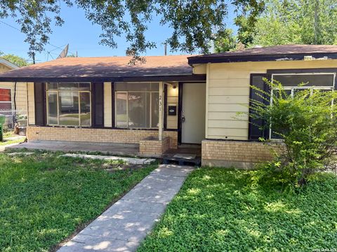 Photo of 231 W Jewell, San Antonio, TX 78226 (MLS # 2002795)