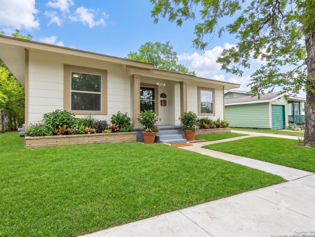 Photo of 2367 Burnet St, San Antonio, TX 78202 (MLS # 2005399)