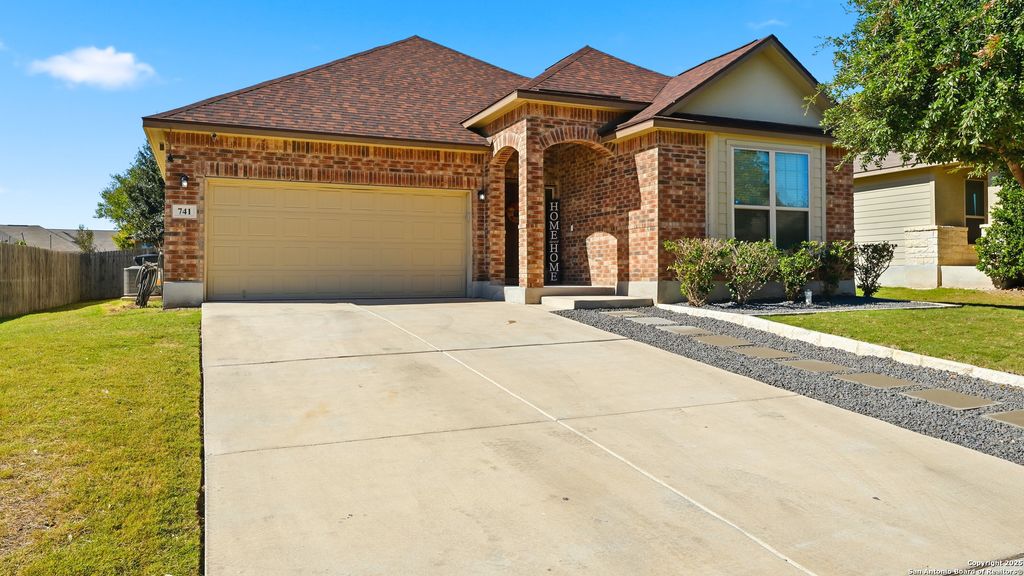 Photo of 741 Gray Cloud, New Braunfels, TX 78130 (MLS # 1920033)