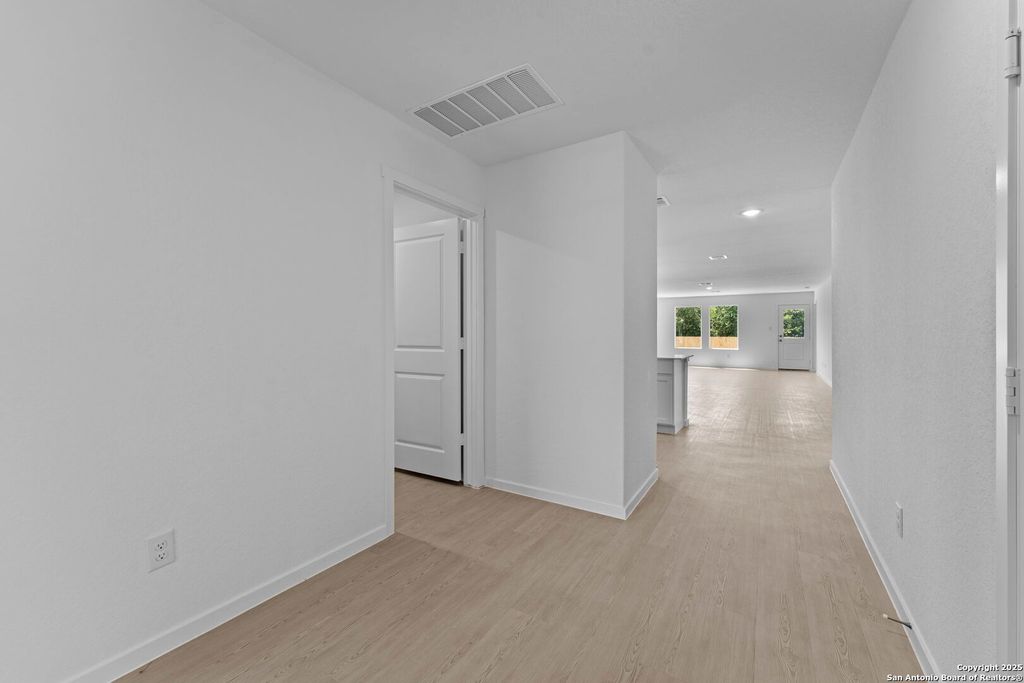 Photo of 105 Autumn Trail, Floresville, TX 78114 (MLS # 1896065)