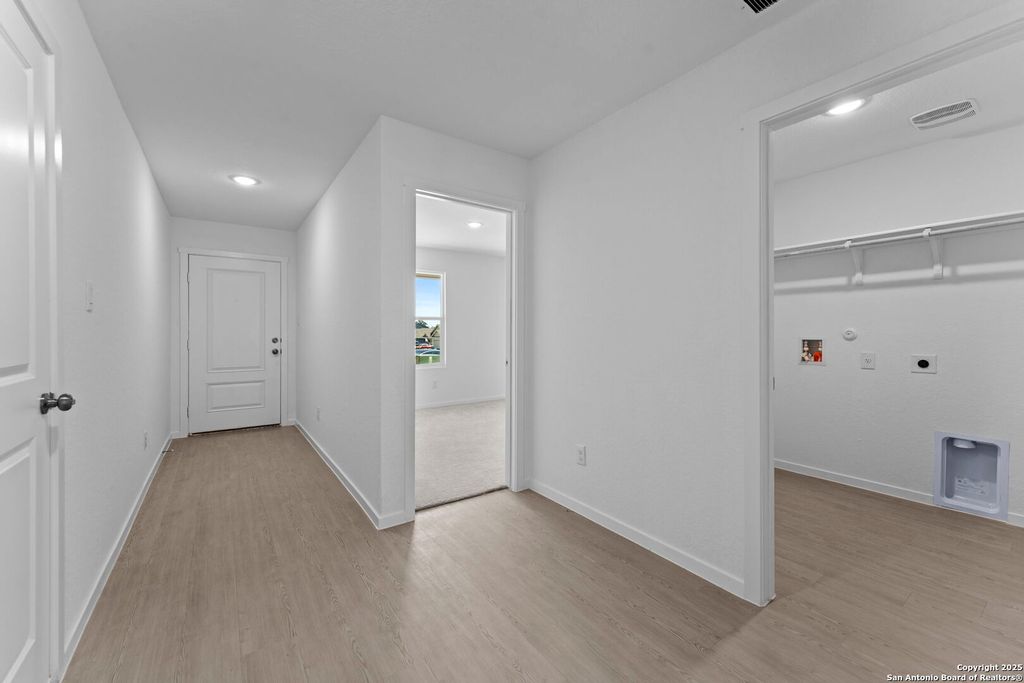 Photo of 105 Autumn Trail, Floresville, TX 78114 (MLS # 1896065)