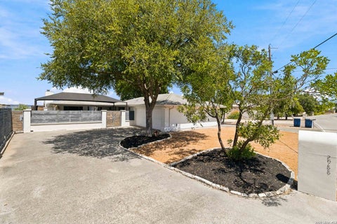 Property photo of 2988 Colleen Dr, Canyon Lake, TX 78133