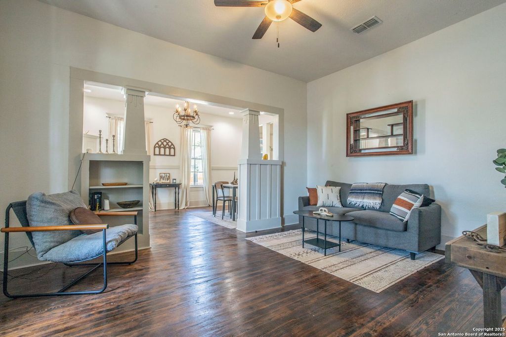 Photo of 116 W Weinert, Seguin, TX 78155 (MLS # 1898153)