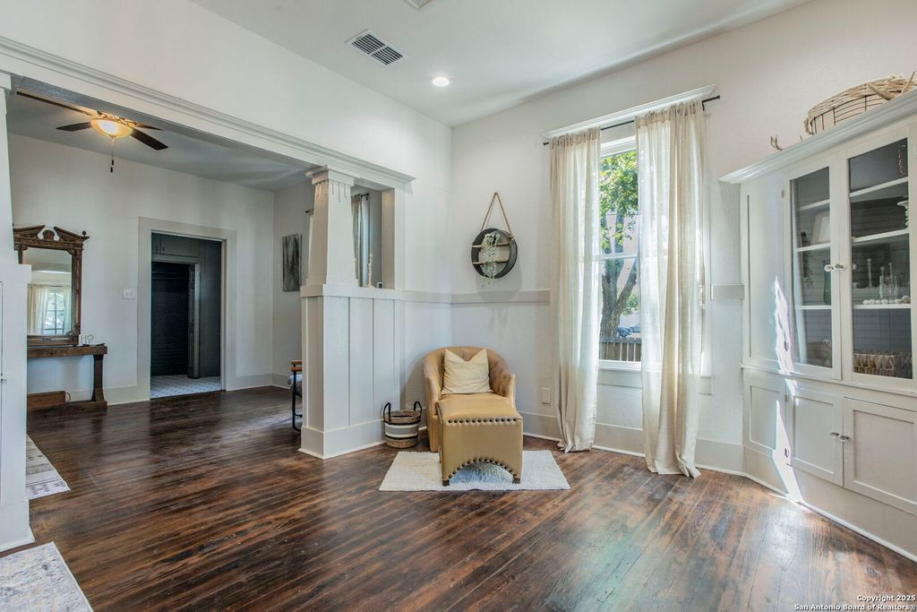 Photo of 116 W Weinert, Seguin, TX 78155 (MLS # 1898153)