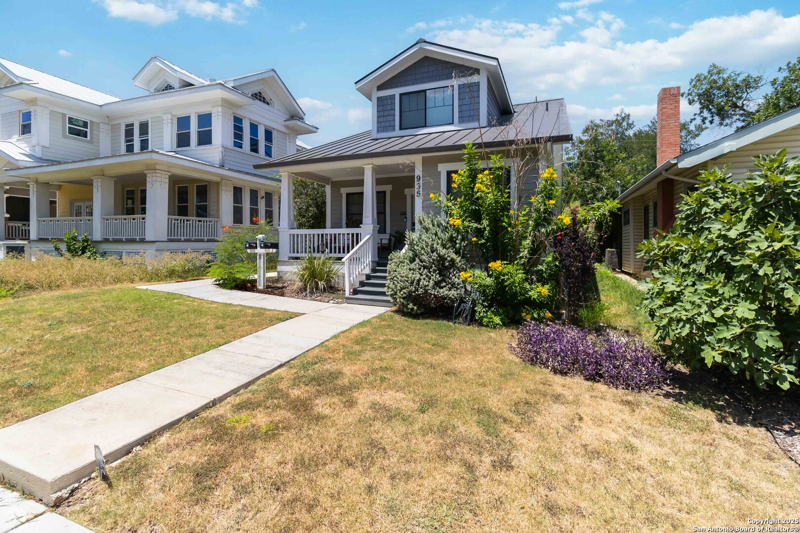 935 W Craig