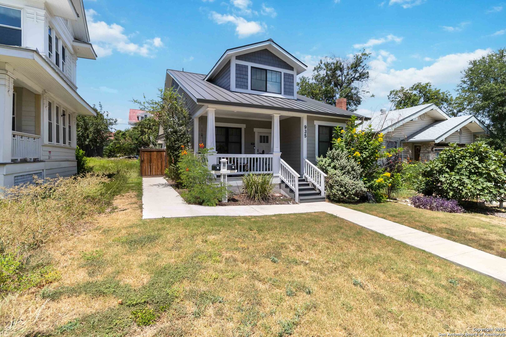 935 W Craig