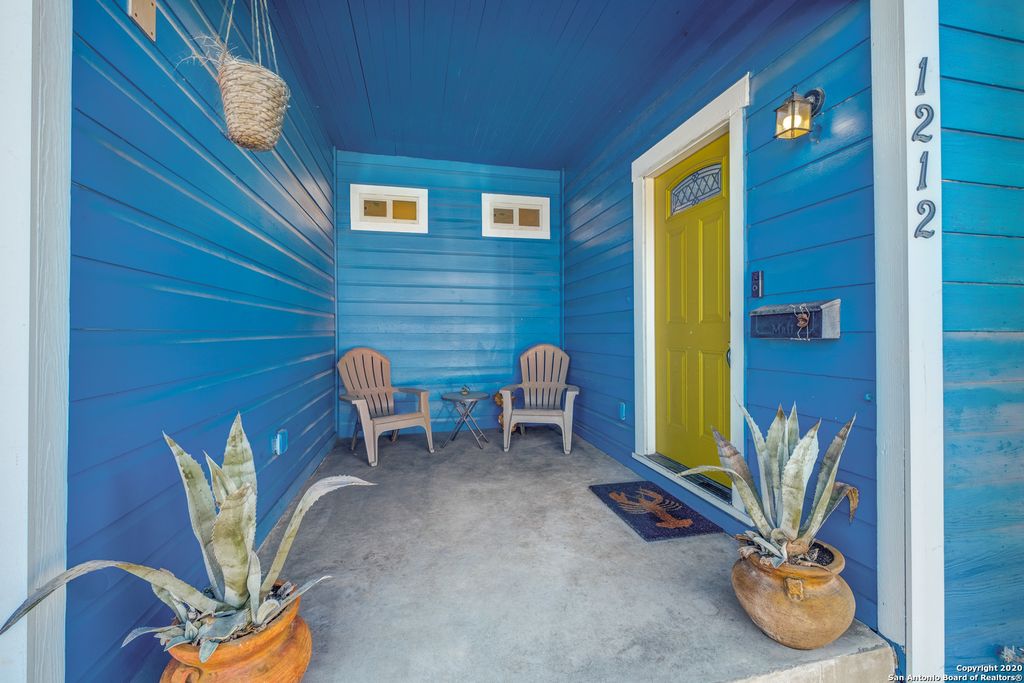 Photo of 1212 NOLAN ST, San Antonio, TX 78202 (MLS # 1954855)