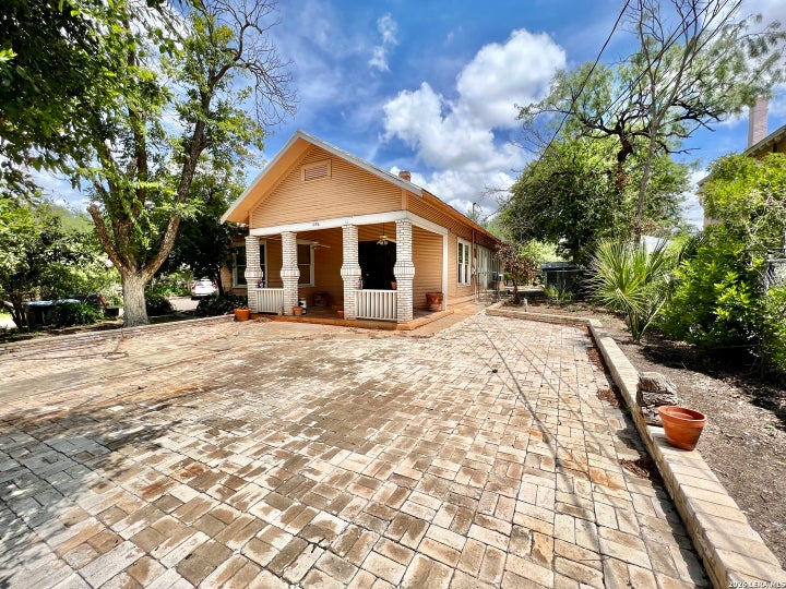 Photo 1 of 14 — 1096 Avenue A, Eagle Pass, TX 78852