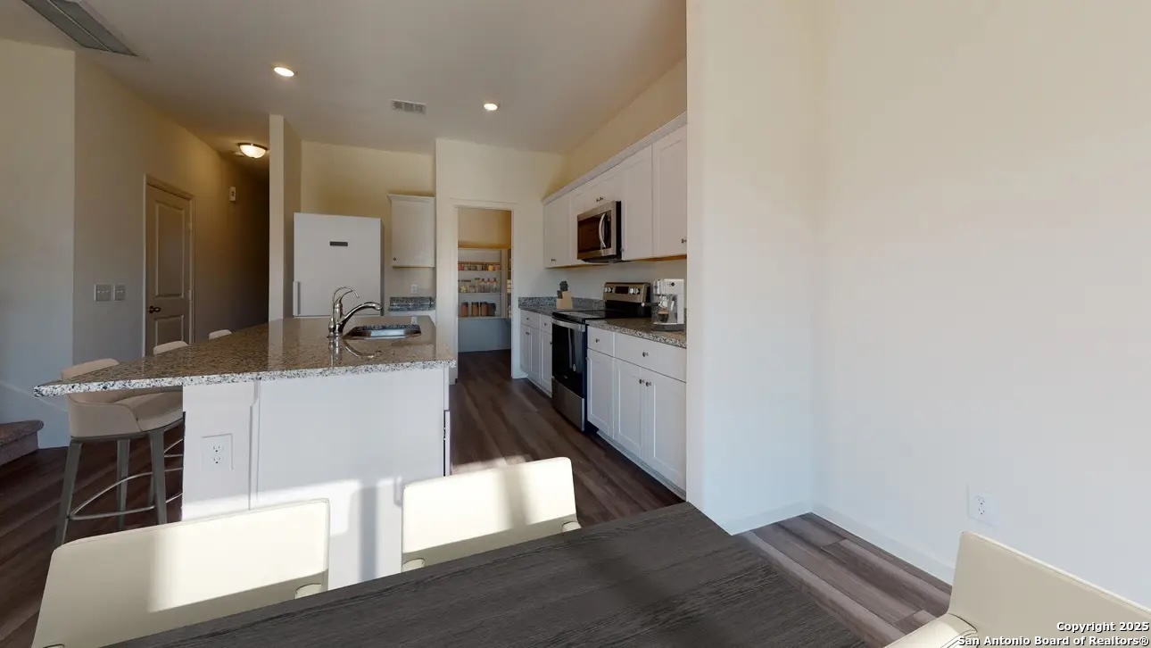 7419 Creek Loop