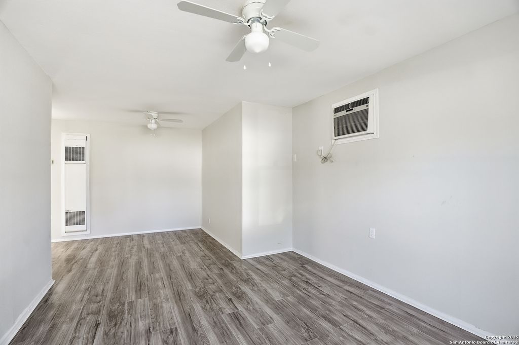 Photo of 146 Hillsdale, San Antonio, TX 78227 (MLS # 1925752)