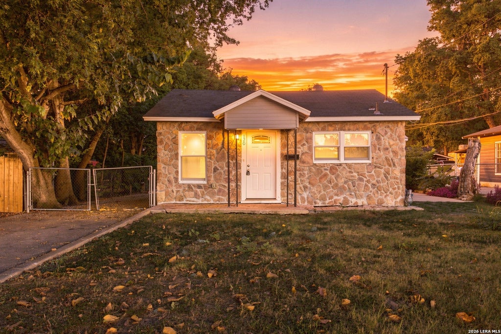 Photo of 120 Bank St, San Antonio, TX 78204 (MLS # 2017327)