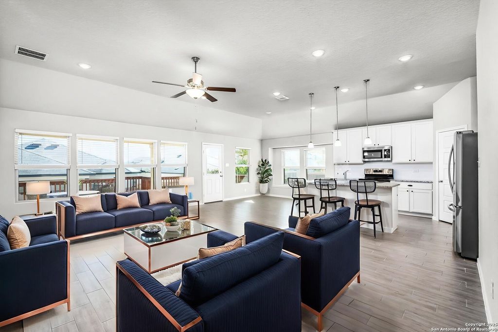 Photo of 1117 Amber Lake, Seguin, TX 78155 (MLS # 1922591)