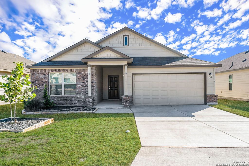 Photo of 1117 Amber Lake, Seguin, TX 78155 (MLS # 1922591)