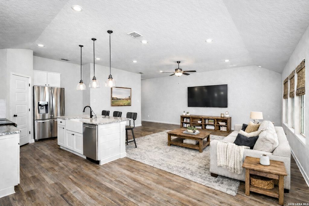 Photo of 1117 Amber Lake, Seguin, TX 78155 (MLS # 1922591)