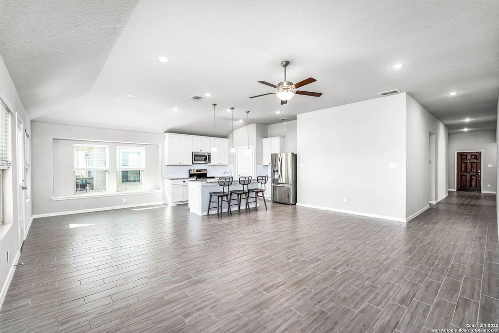 Photo of 1117 Amber Lake, Seguin, TX 78155 (MLS # 1922591)