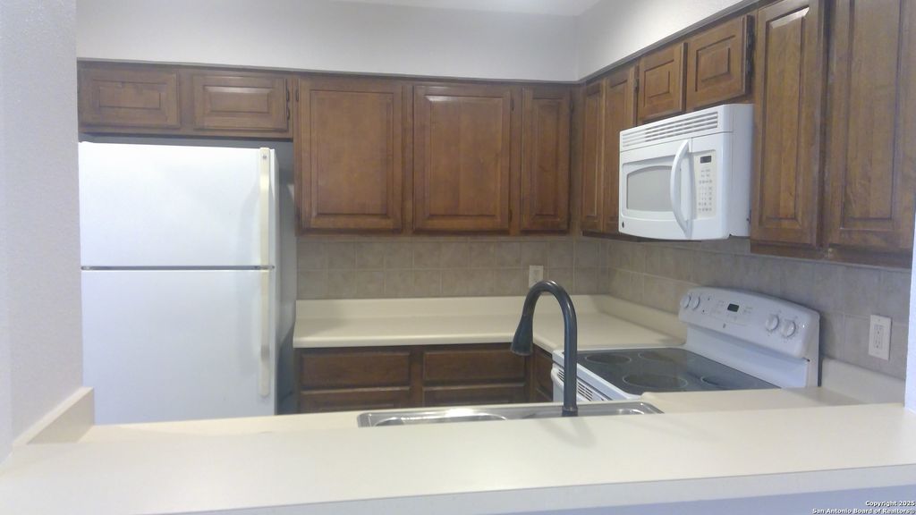 Photo of 7738 Chambers 608 #608, San Antonio, TX 78229 (MLS # 1916105)