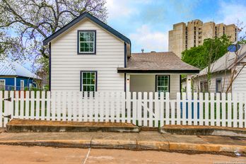 Single Family Residence at 941 W MYRTLE ST