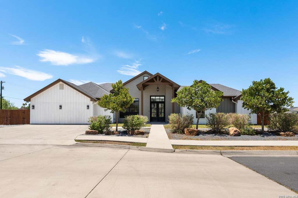 Photo of 1426 Jocelyn Cir, Harlingen, TX 78552 (MLS # 2009079)