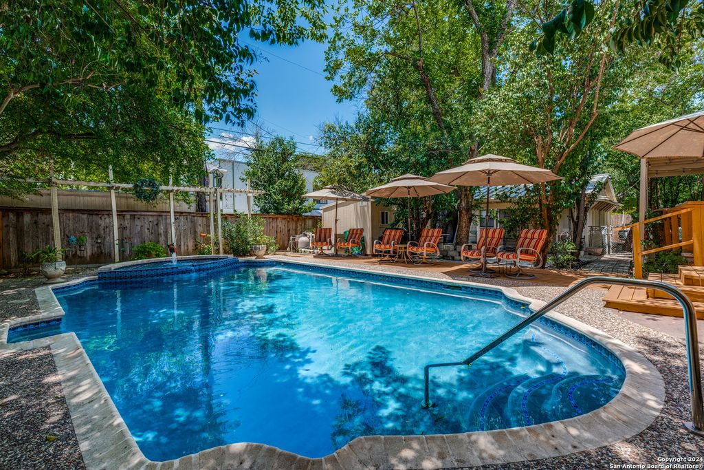 Photo of 124 Barilla Pl, San Antonio, TX 78209 (MLS # 1877938)