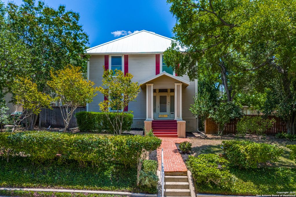 Photo of 124 Barilla Pl, San Antonio, TX 78209 (MLS # 1877938)