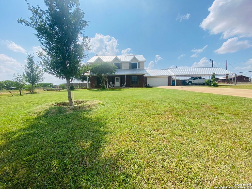Photo of 606 S Phelps, Dilley, TX 78017 (MLS # 1930344)