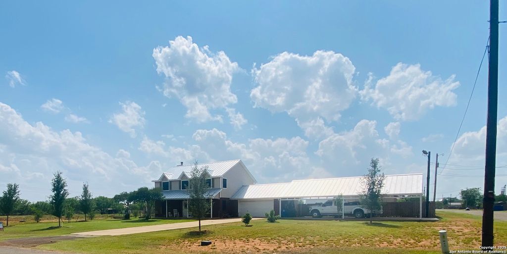 Photo of 606 S Phelps, Dilley, TX 78017 (MLS # 1930344)