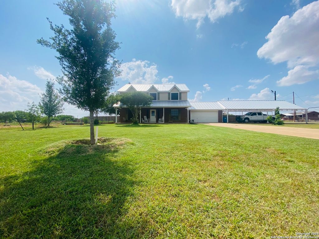 Photo of 606 S Phelps, Dilley, TX 78017 (MLS # 1930344)