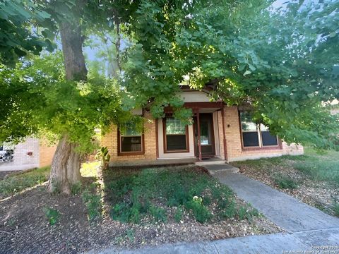 731 Garden Meadow Universal City TX 78148