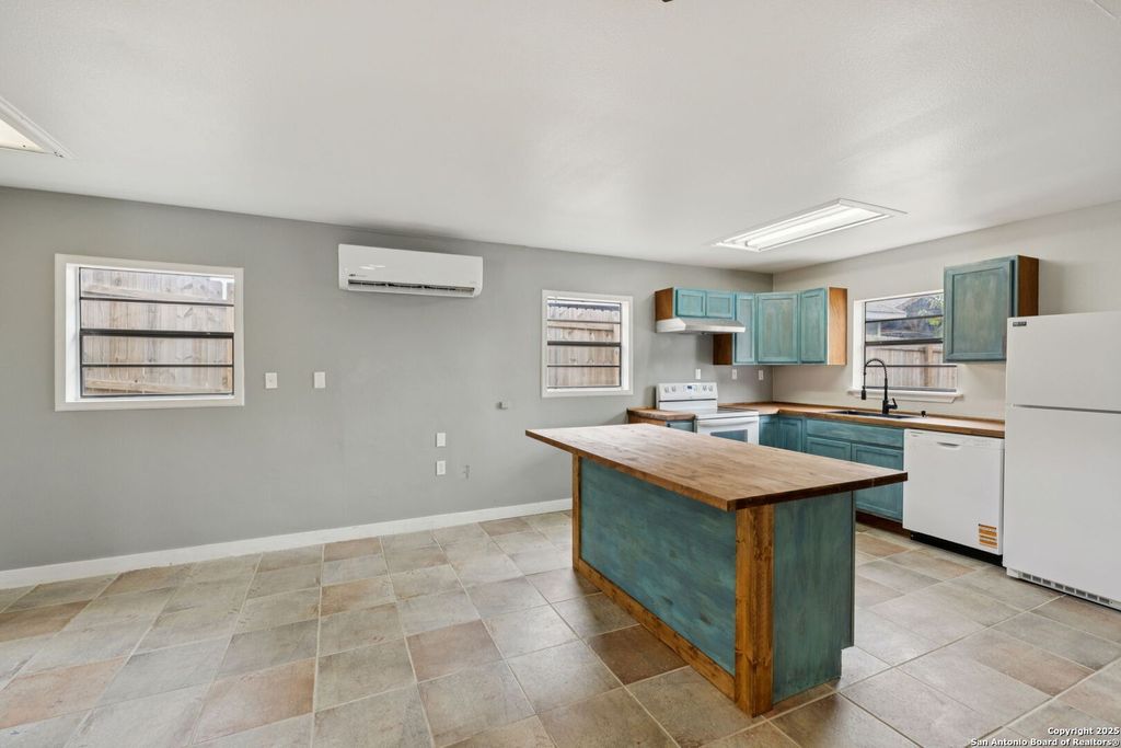 Photo of 1272 Rotherman, Canyon Lake, TX 78133 (MLS # 1895080)