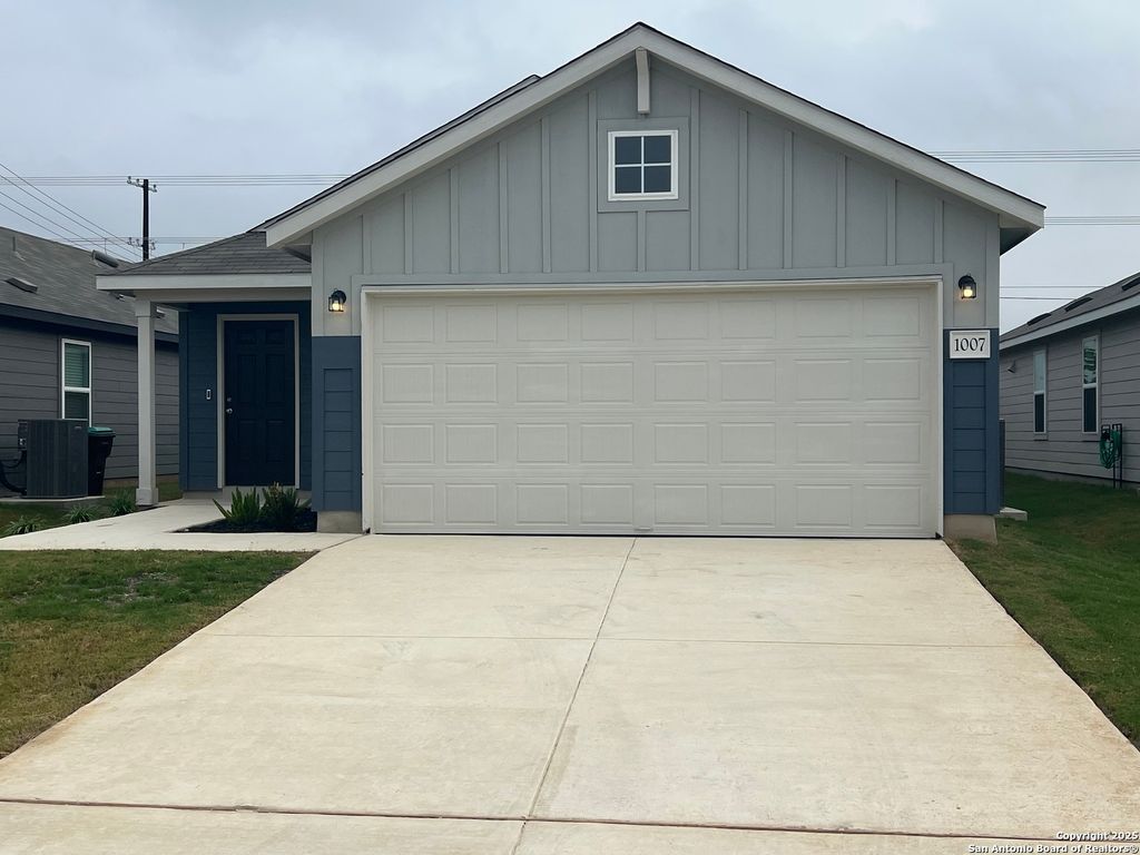 Photo of 1007 Oriole, Marion, TX 78124 (MLS # 1925586)