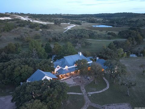 730 Eagle Ridge Center Point TX 78010