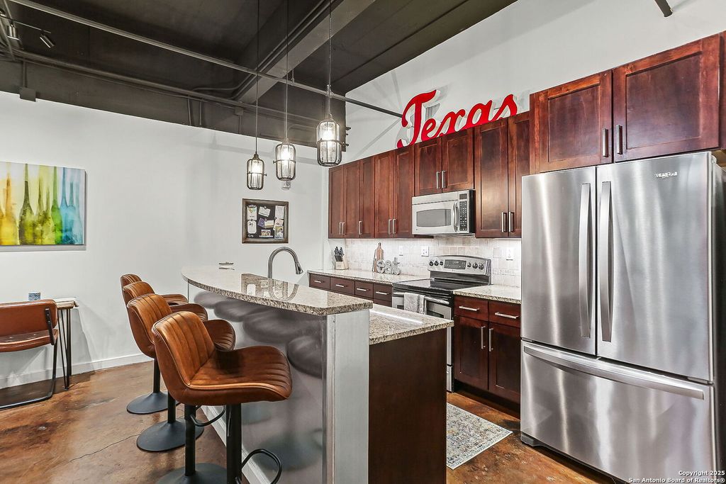 Photo of 1339 S Flores 106B #106B, San Antonio, TX 78204 (MLS # 1913614)