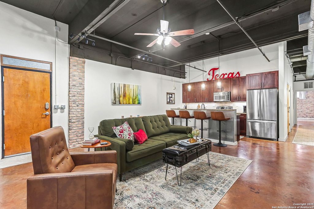 Photo of 1339 S Flores 106B #106B, San Antonio, TX 78204 (MLS # 1913614)