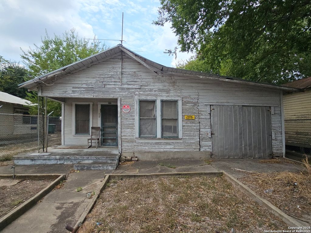 Photo of 522 Torreon, San Antonio, TX 78207 (MLS # 1895550)