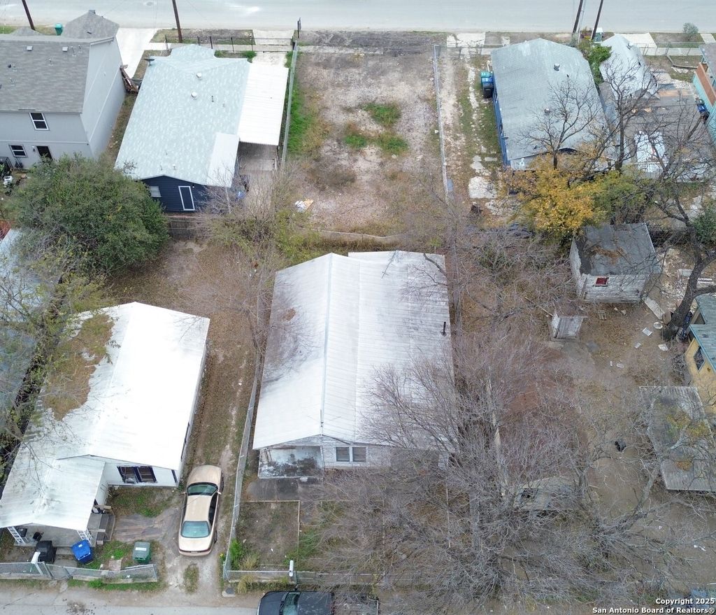 Photo of 522 Torreon, San Antonio, TX 78207 (MLS # 1895550)