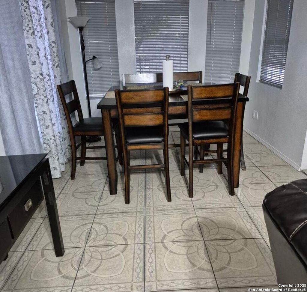 Photo of 124 Mitchell St, San Antonio, TX 78210 (MLS # 1924300)