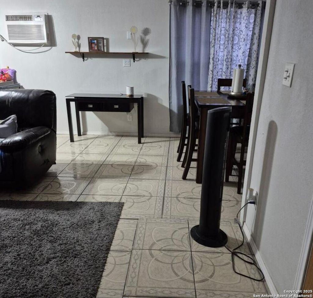 Photo of 124 Mitchell St, San Antonio, TX 78210 (MLS # 1924300)