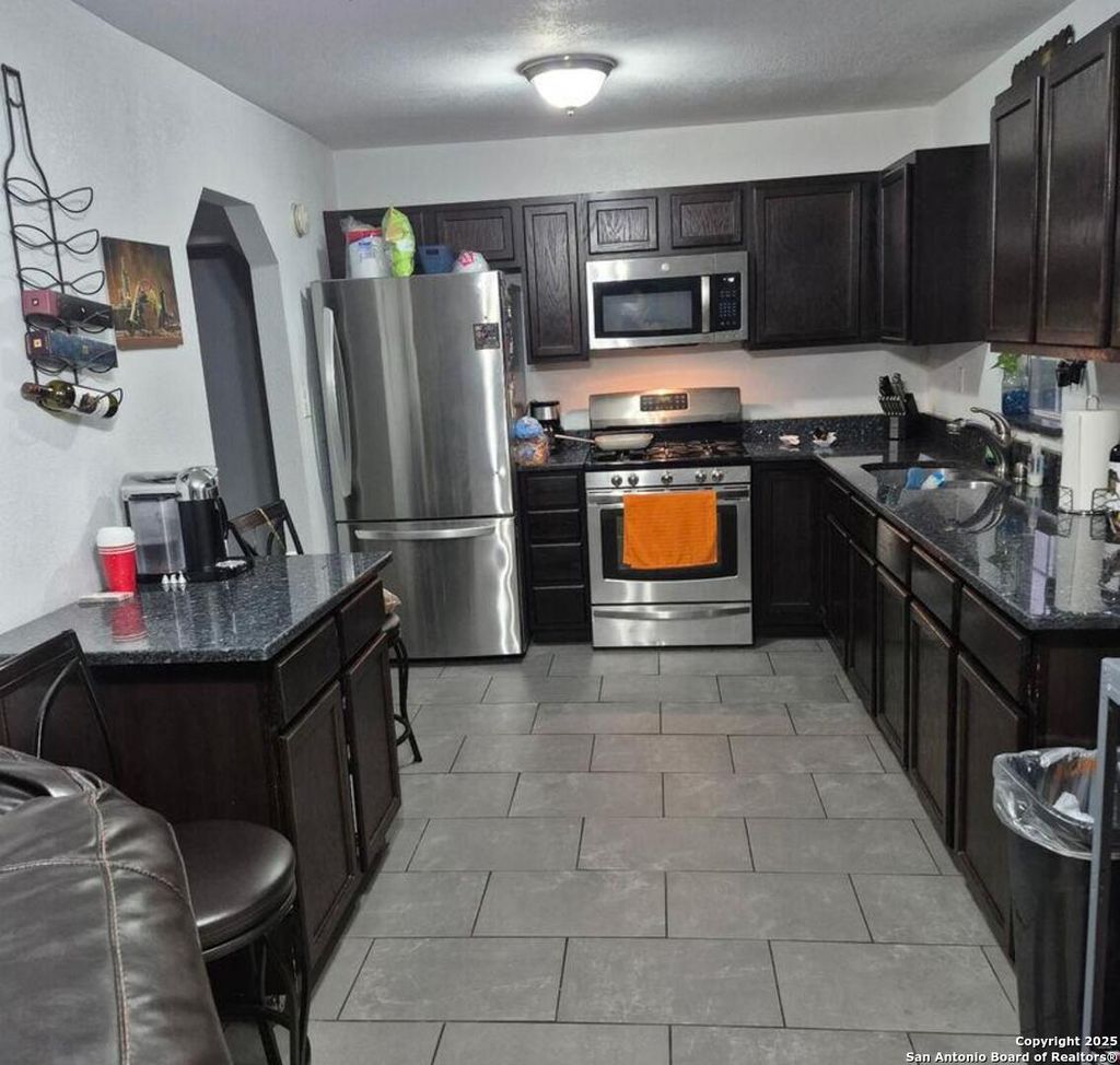 Photo of 124 Mitchell St, San Antonio, TX 78210 (MLS # 1924300)