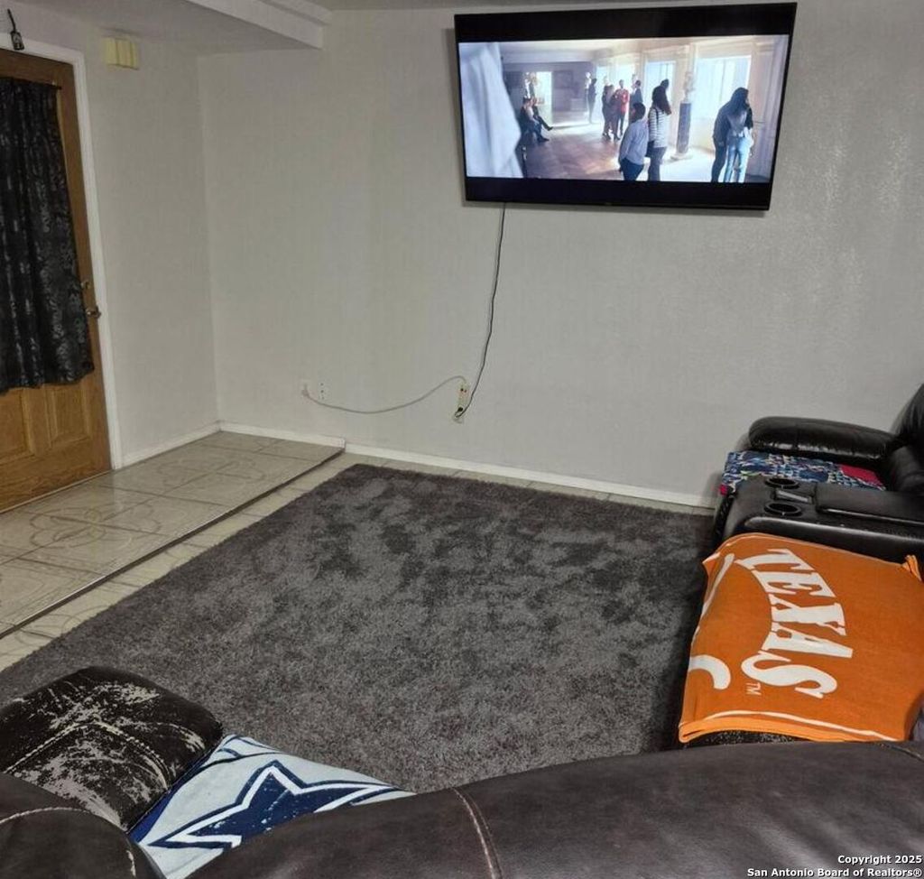 Photo of 124 Mitchell St, San Antonio, TX 78210 (MLS # 1924300)