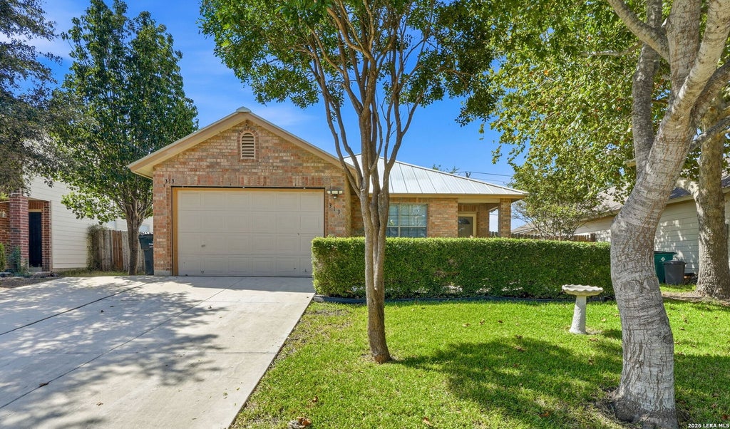 Photo of 313 Chisholm Trl, Seguin, TX 78155 (MLS # 2013911)