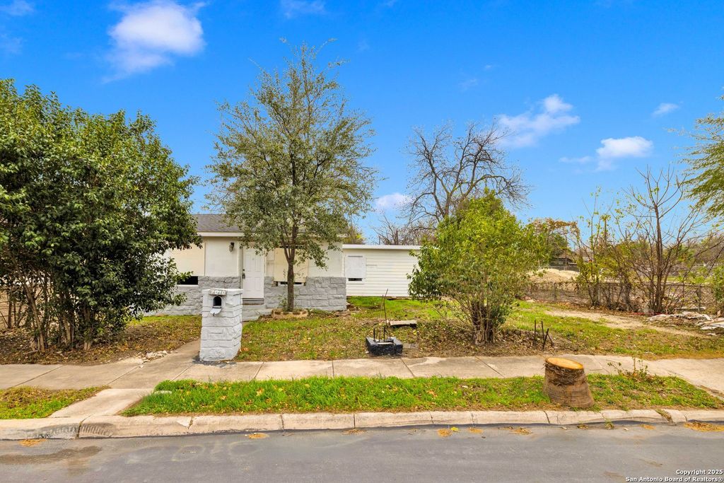 Photo of 2010 Burnet St, San Antonio, TX 78202 (MLS # 1910648)