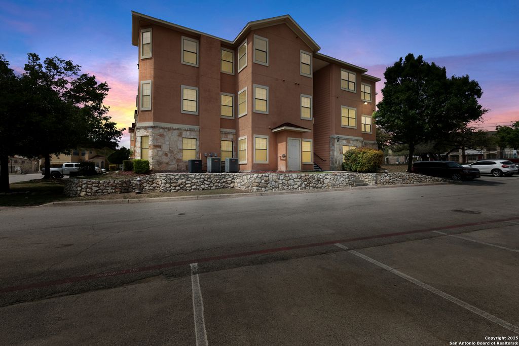 Photo of 6160 Eckhert APT 1 #APT 1, San Antonio, TX 78240 (MLS # 1856140)