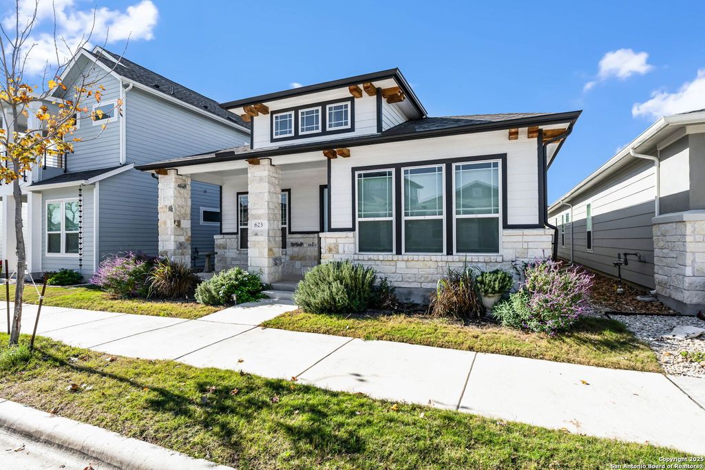 Photo of 623 N Guenther, New Braunfels, TX 78130 (MLS # 1929743)