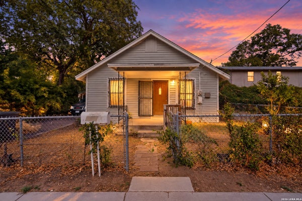 217 LANCASTER, SAN ANTONIO, TX 78214 - Image 42b8d1aeea3cbc56751ab88a44502d7f/3358130327