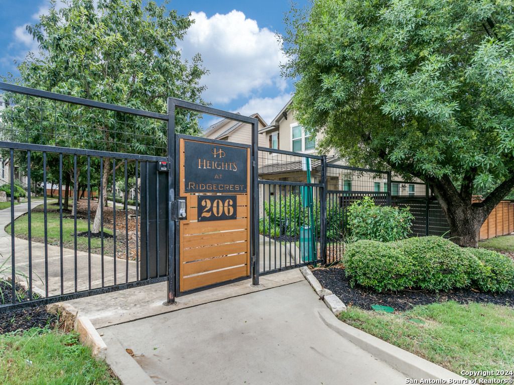 Photo of 206 Ridgecrest Dr #6, San Antonio, TX 78209 (MLS # 1940555)